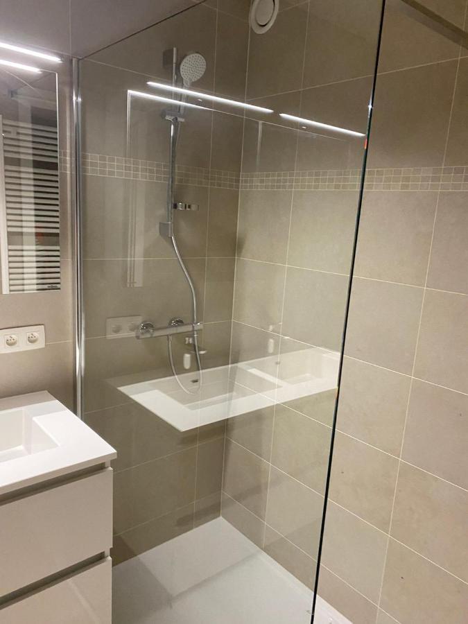 Lichtrijk 2-Slaapkamerappartement Met Zeezicht En Gratis Parking Oostende Ngoại thất bức ảnh