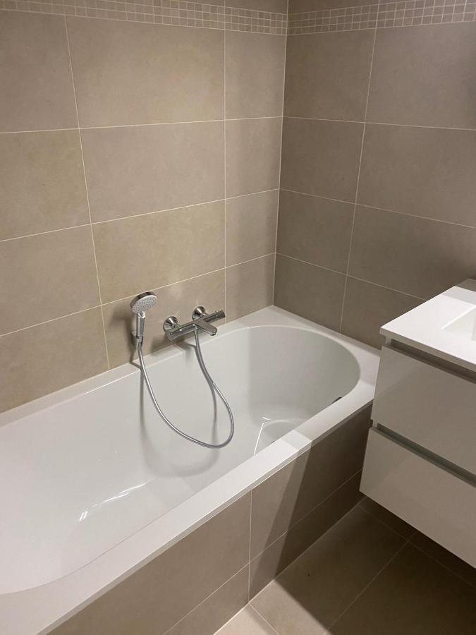 Lichtrijk 2-Slaapkamerappartement Met Zeezicht En Gratis Parking Oostende Ngoại thất bức ảnh