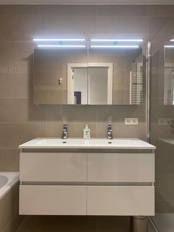 Lichtrijk 2-Slaapkamerappartement Met Zeezicht En Gratis Parking Oostende Ngoại thất bức ảnh
